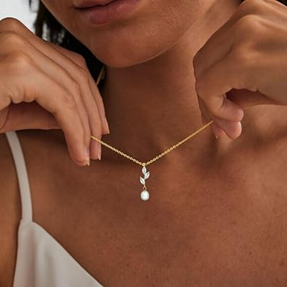 Pearl Necklace Gold Trendy Pearl Drop Pendant Necklace Dainty Elegant Classy - Picture 2 of 4